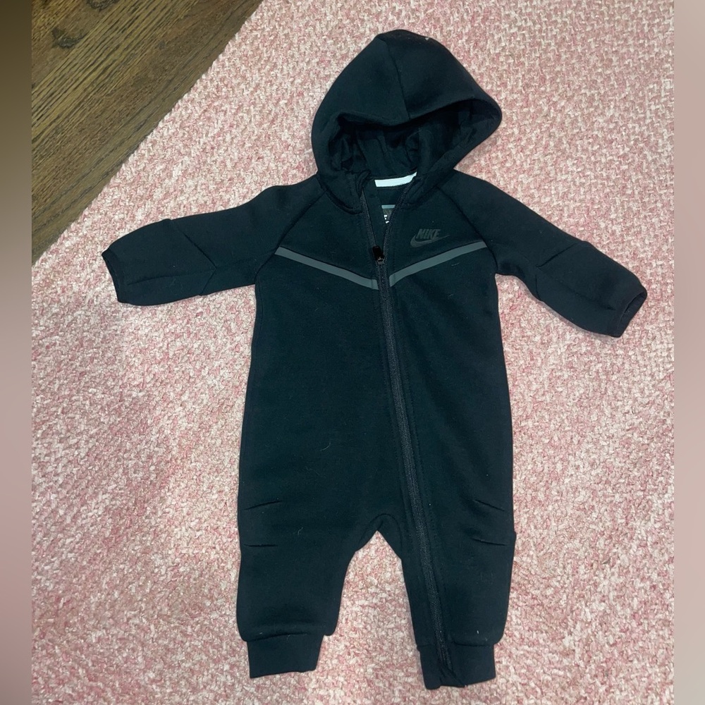 New without Tags Nike Black Sweatsuit Hooded Footie